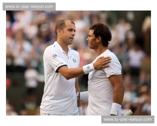 绿茵场的风暴：比锡达斯与里昂的史诗对决，一场不止于足球的较量